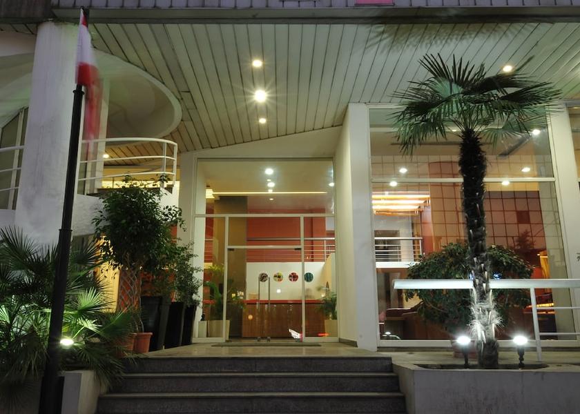  Majzoub Entrance