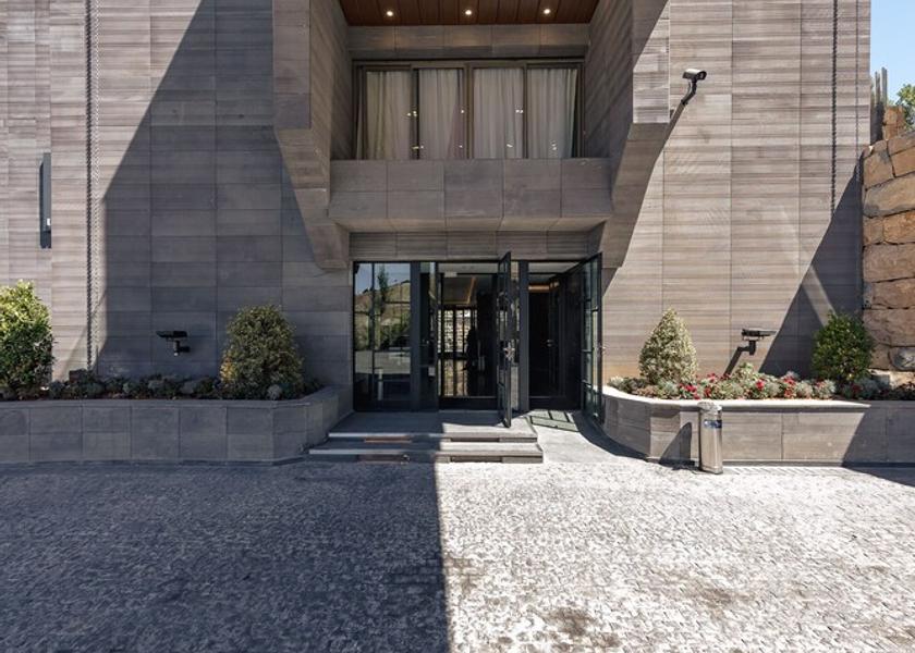  Mzaar Kfardebian Facade