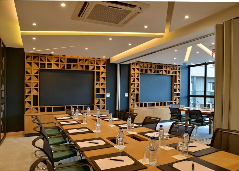  Maputo Meeting Room