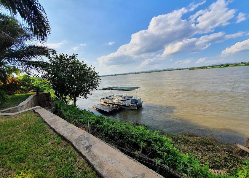  Tete Exterior Detail