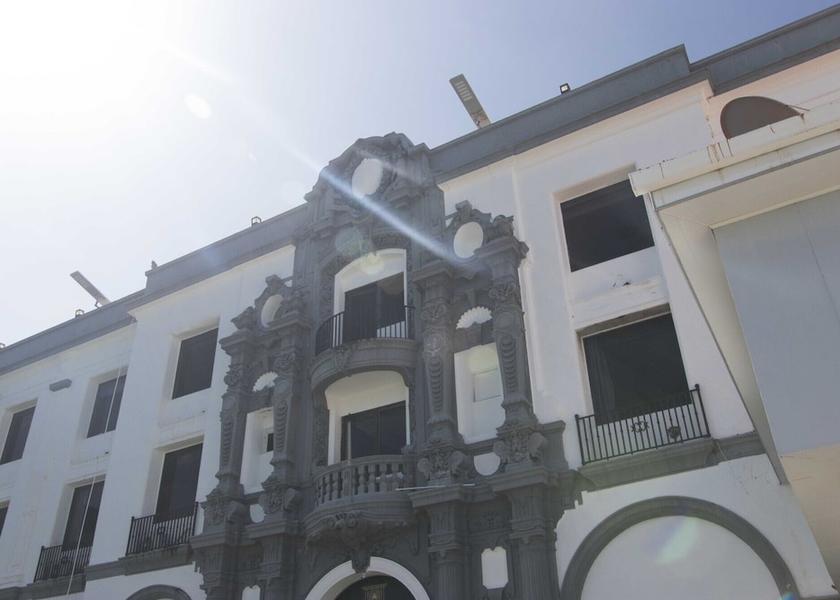 Colon Colon Facade