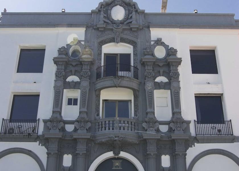 Colon Colon Facade