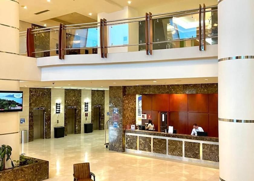 Colon Colon Lobby