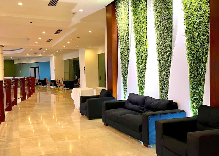 Colon Colon Lobby
