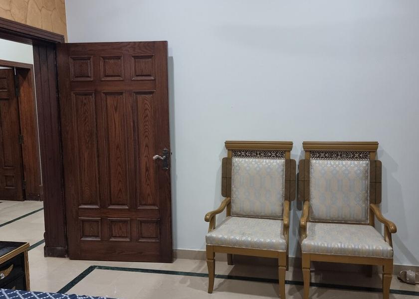  Gujrat Room