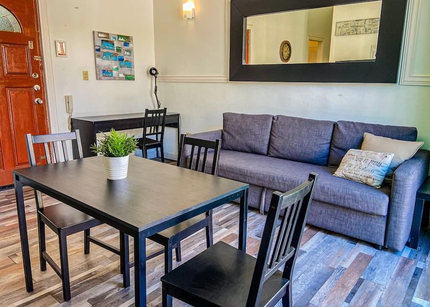  Ponce In-Room Dining