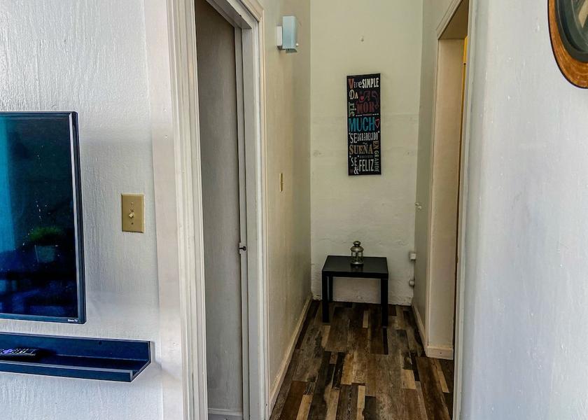  Ponce In-Room Dining