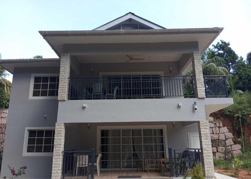  La Digue Terrace/patio