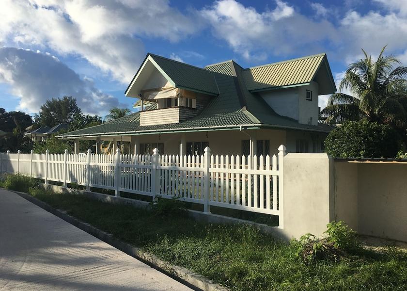  La Digue Exterior
