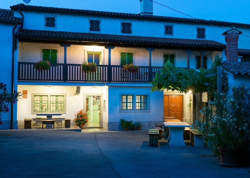  Sezana Exterior Detail