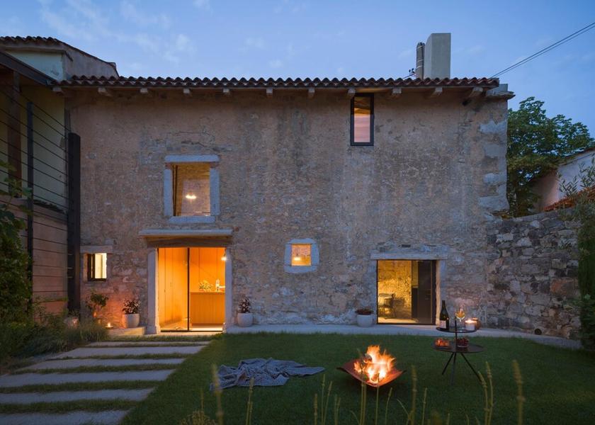  Sezana Exterior Detail