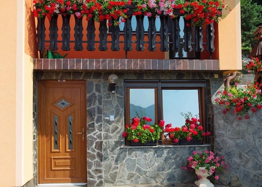 Zrece Exterior Detail
