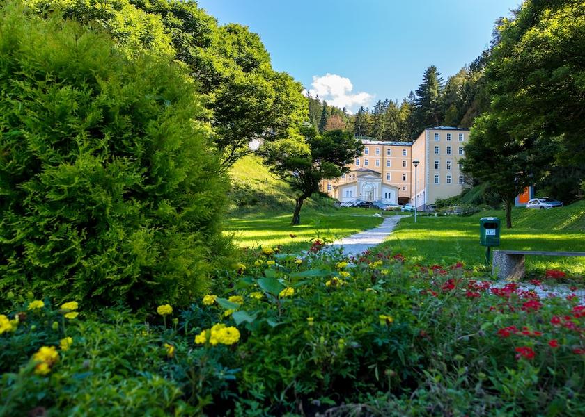  Lasko Exterior Detail