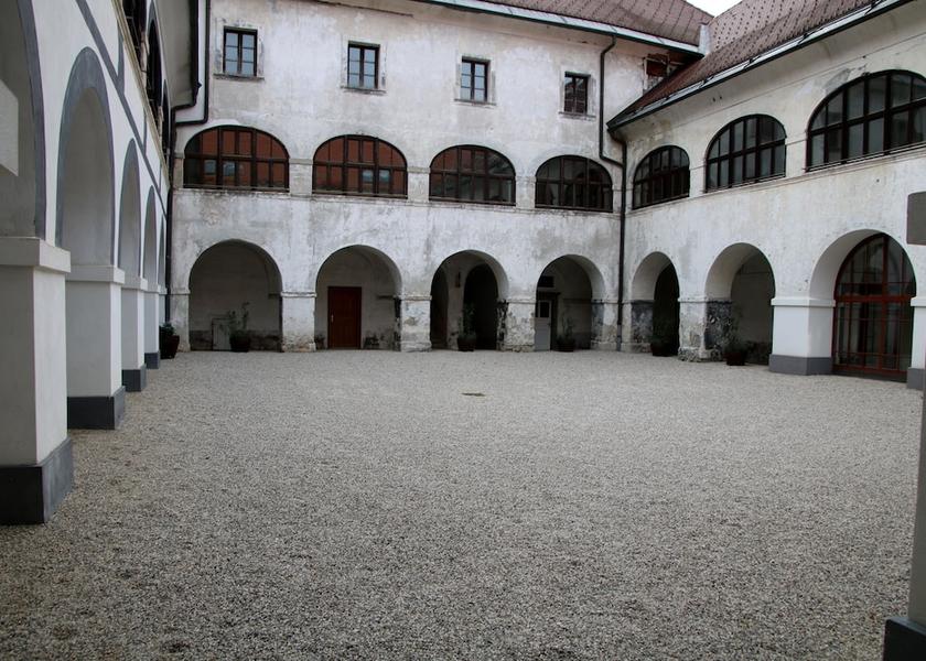  Kamnik Exterior Detail