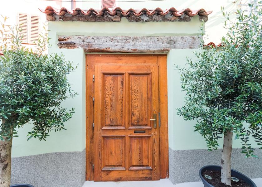  Izola Primary image