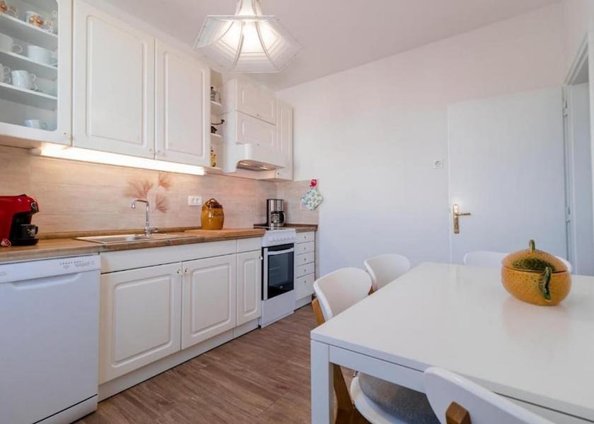  Piran Kitchen