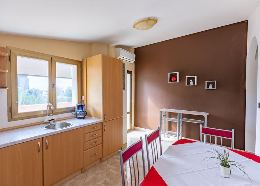  Piran In-Room Dining