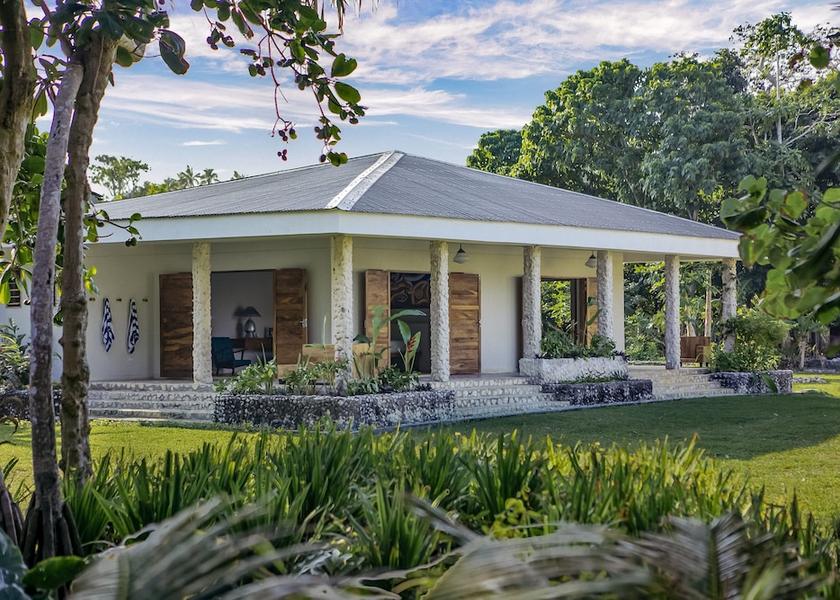  Mele Exterior Detail