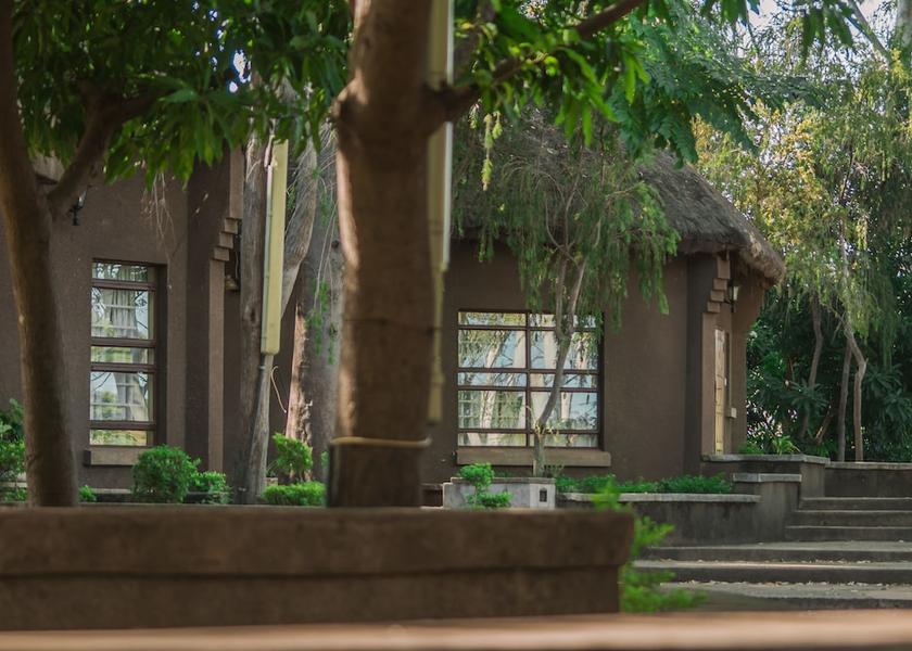  Livingstone Exterior Detail