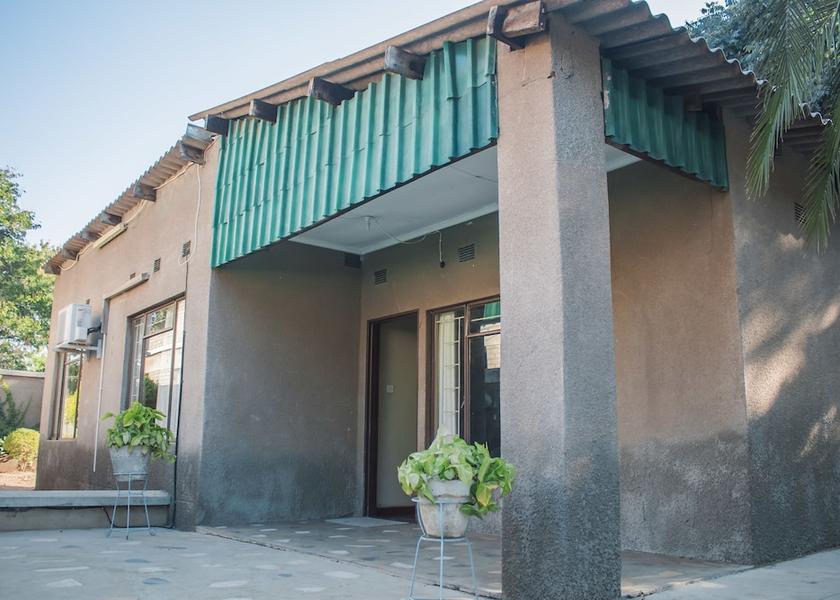  Livingstone Exterior Detail