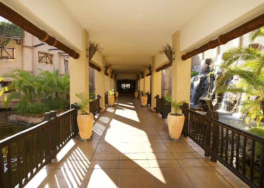  Victoria Falls Interior Entrance