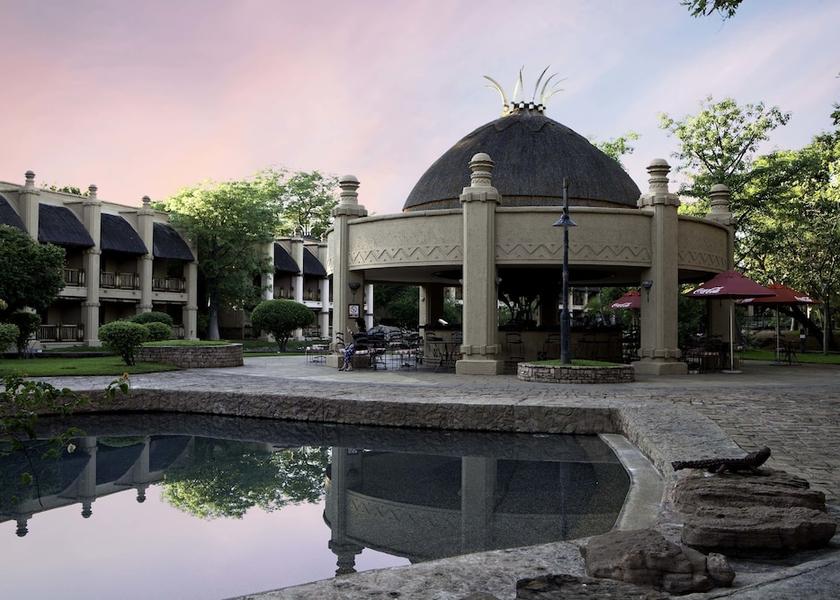  Victoria Falls Pool Side Bar