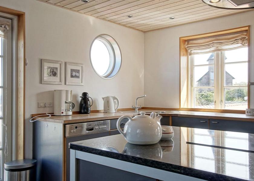 Hovedstaden Gudhjem Interior Entrance