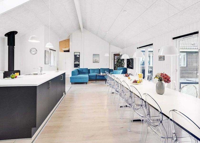  Stege Interior Entrance