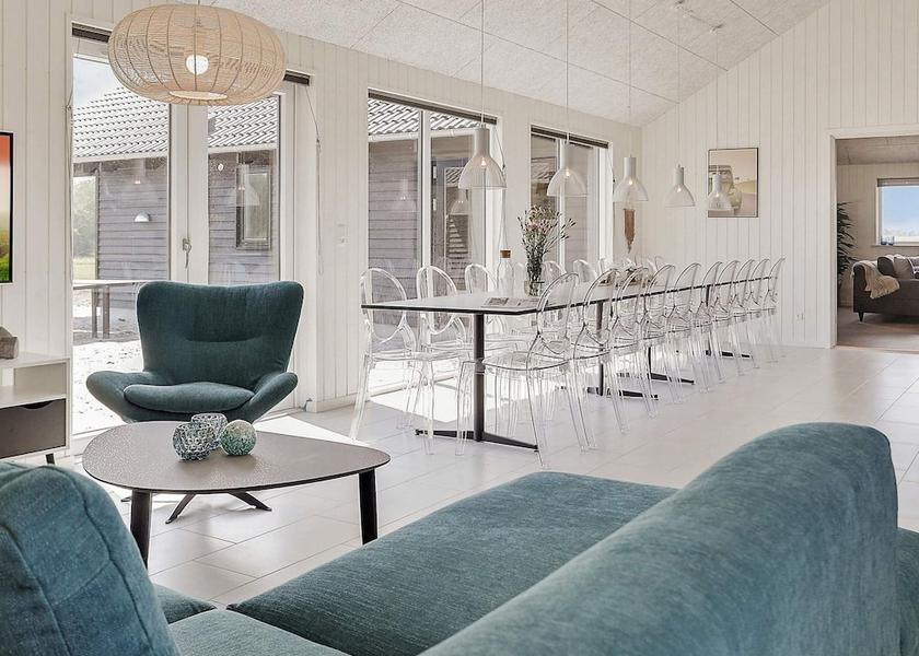  Stege Interior Entrance