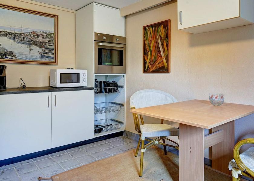 Hovedstaden Ronne Interior Entrance