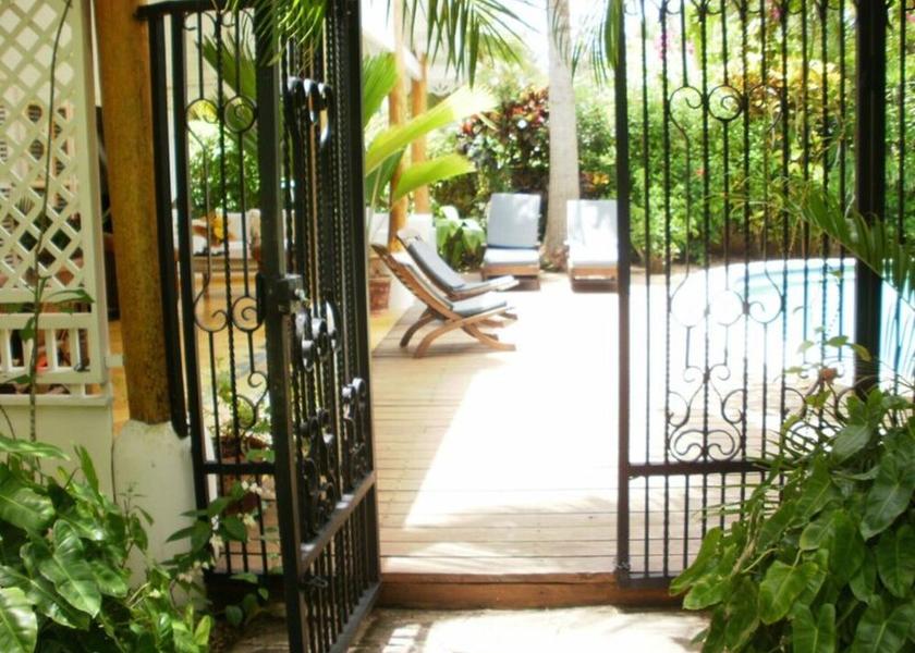 Samana Las Terrenas Entrance