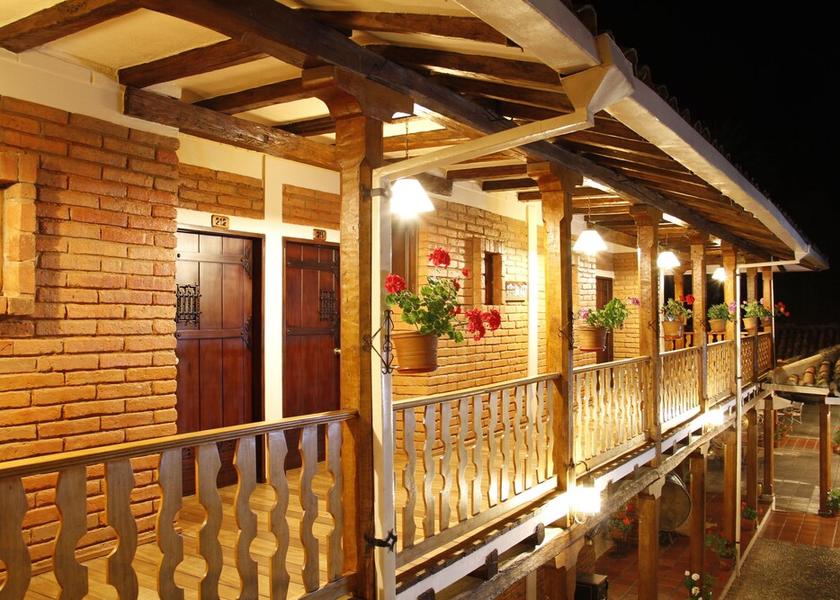 Azuay Paute Exterior Detail