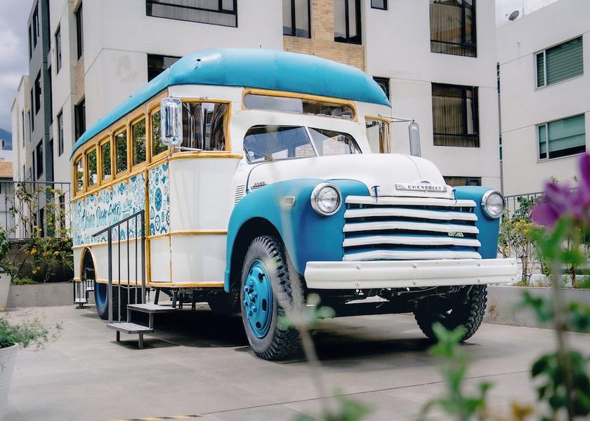  Quito Exterior detail