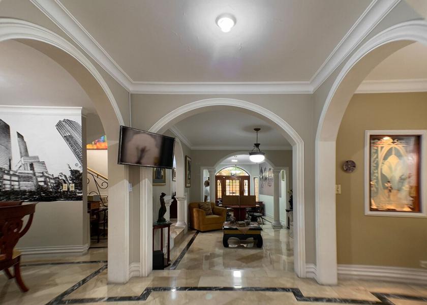 Pichincha Guayaquil Interior Entrance