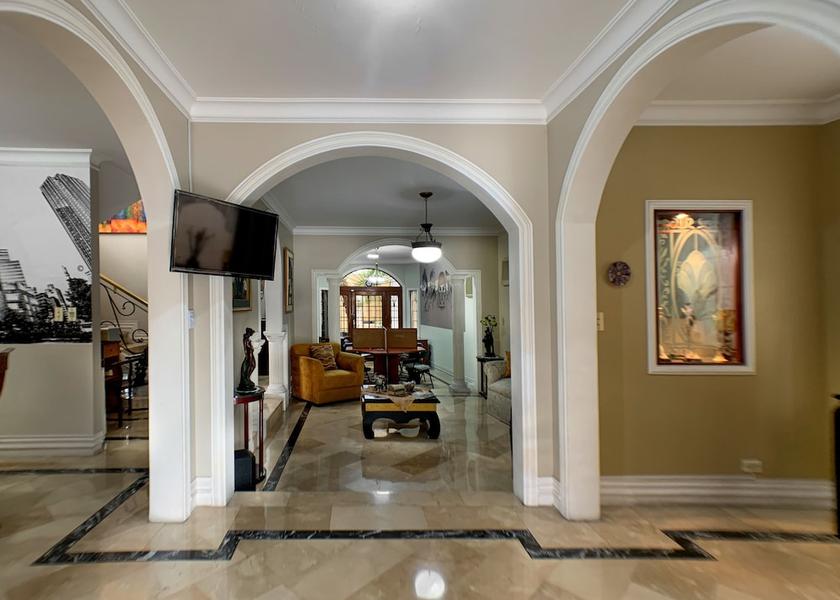 Pichincha Guayaquil Interior Entrance