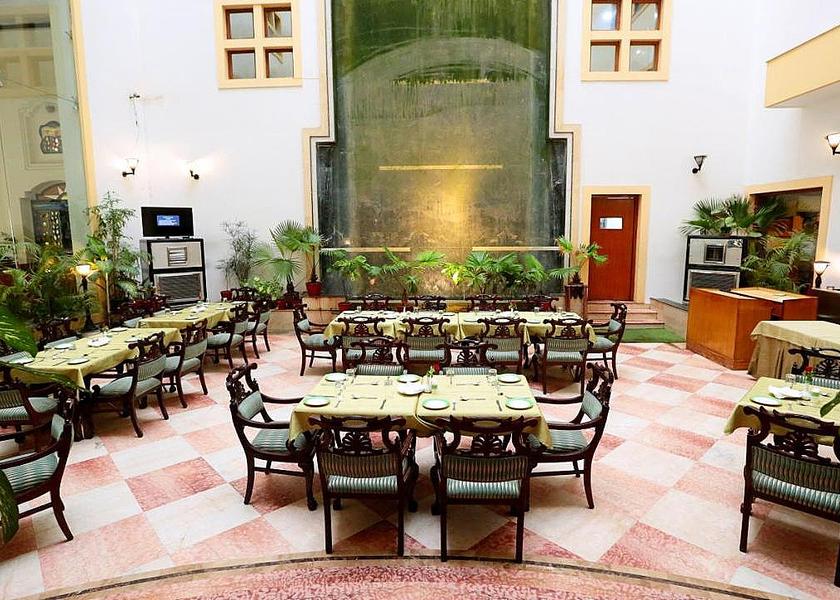 Uttar Pradesh Varanasi Food & Dining