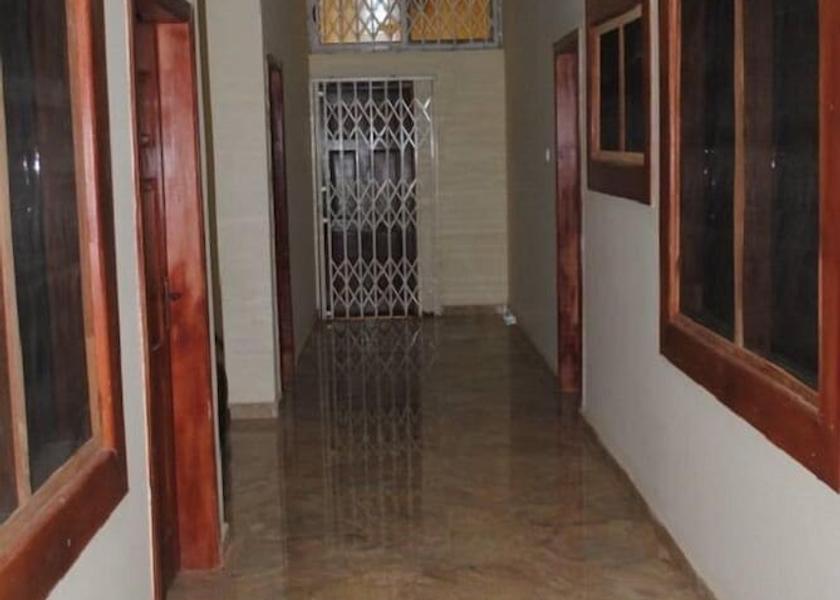  Adenta Interior Entrance