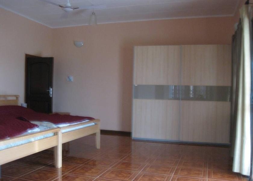  Adenta Interior Entrance