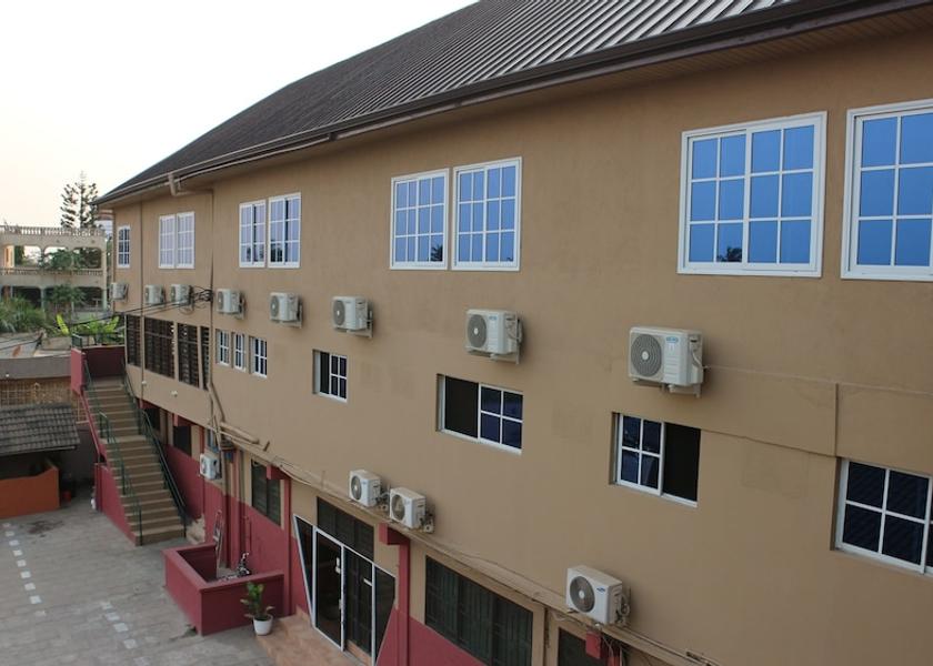  Mallam Exterior Detail