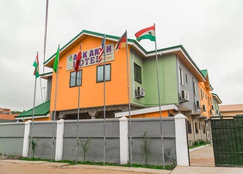  Adentan Facade