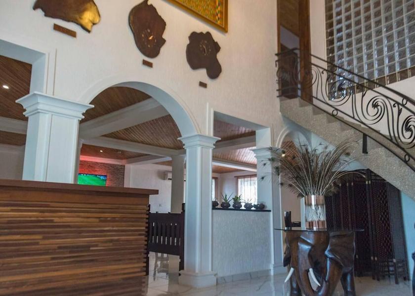  Ejisu Interior Entrance