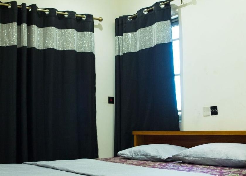  Accra Room