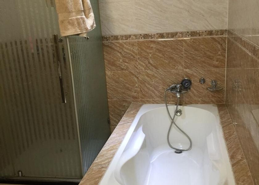  Accra Bathroom