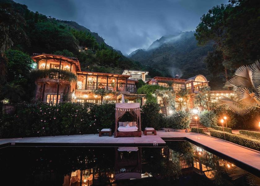 Solola Santa Cruz La Laguna Facade