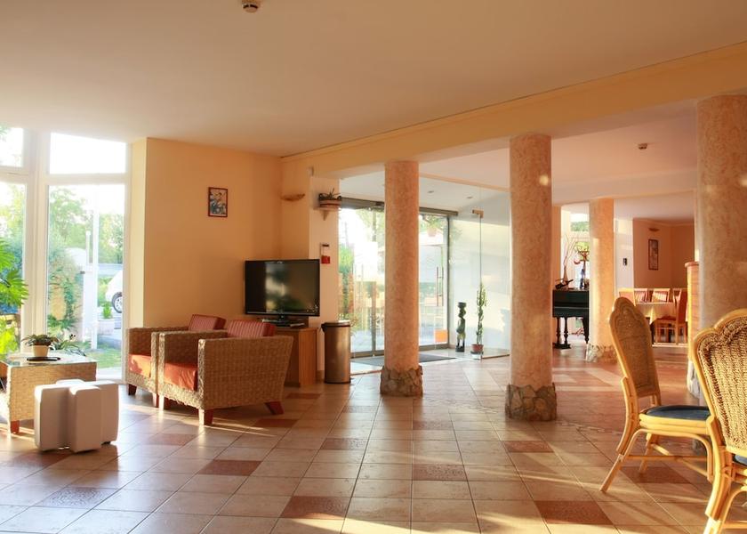  Balatonalmadi Lobby