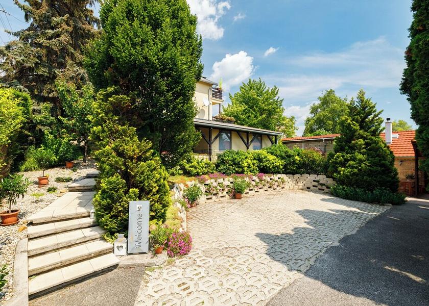  Balatonalmadi Parking