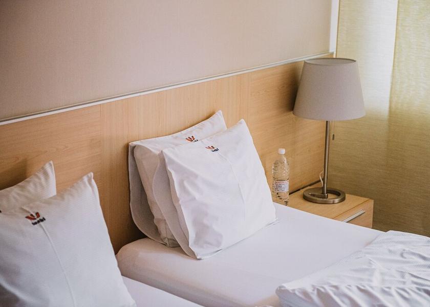  Sopron Room