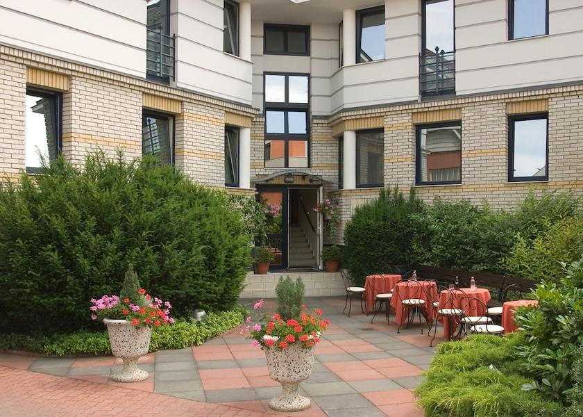  Gyor Exterior Detail