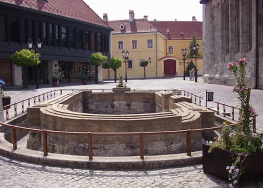  Gyor Exterior Detail