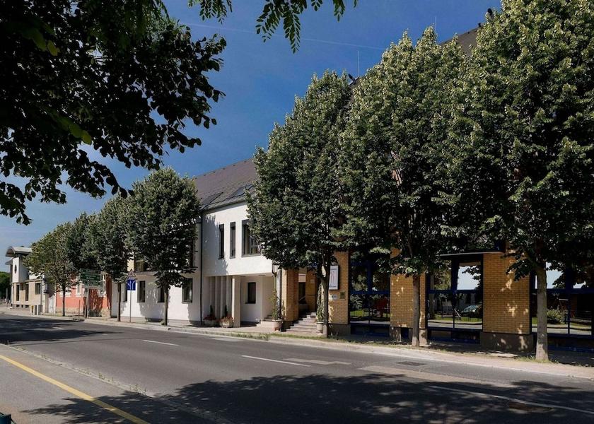  Gyor Exterior Detail